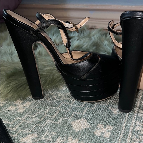 FSJ Black Strappy Platform Heels - Picture 4 of 7